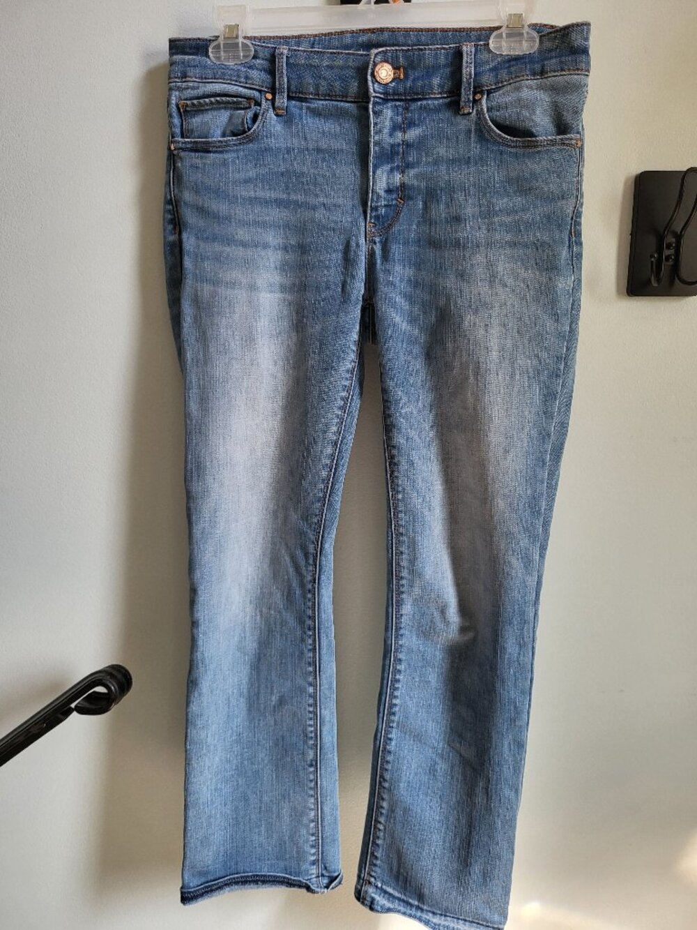 White House Black Market Midrise Flare Crop Jeans – Size 4